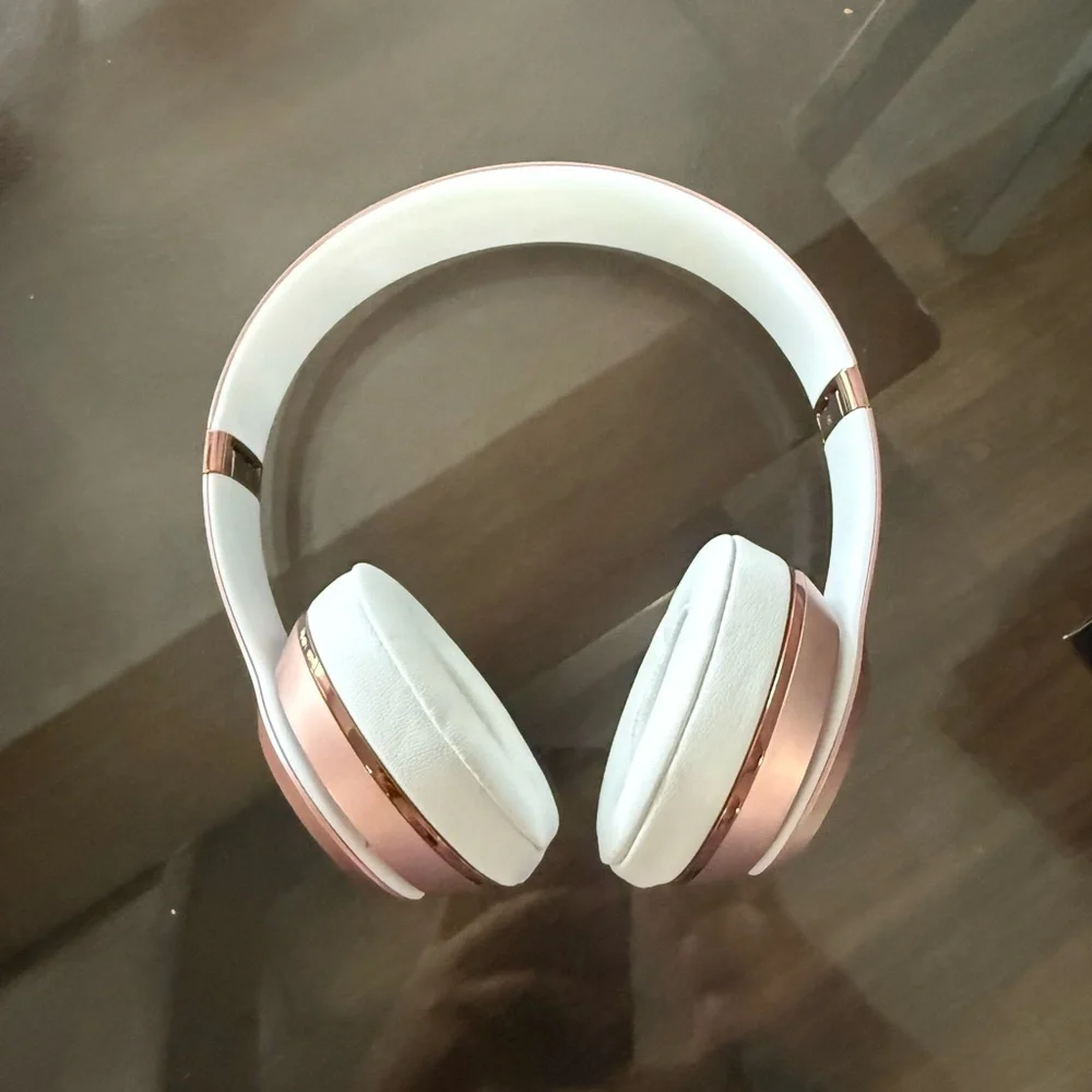 Beats by Dre Solo3 Wireless On-Ear Headphones - Pink - Picture 7 of 7